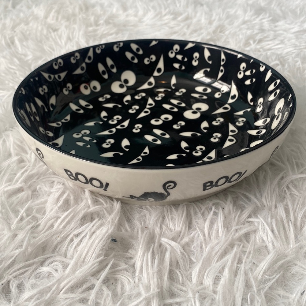 Halloween spooky eyeball BOO! Bowl